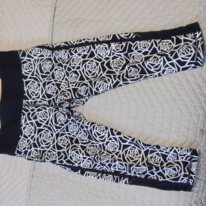 LAST CALL - Lululemon Capri leggings, sz 6